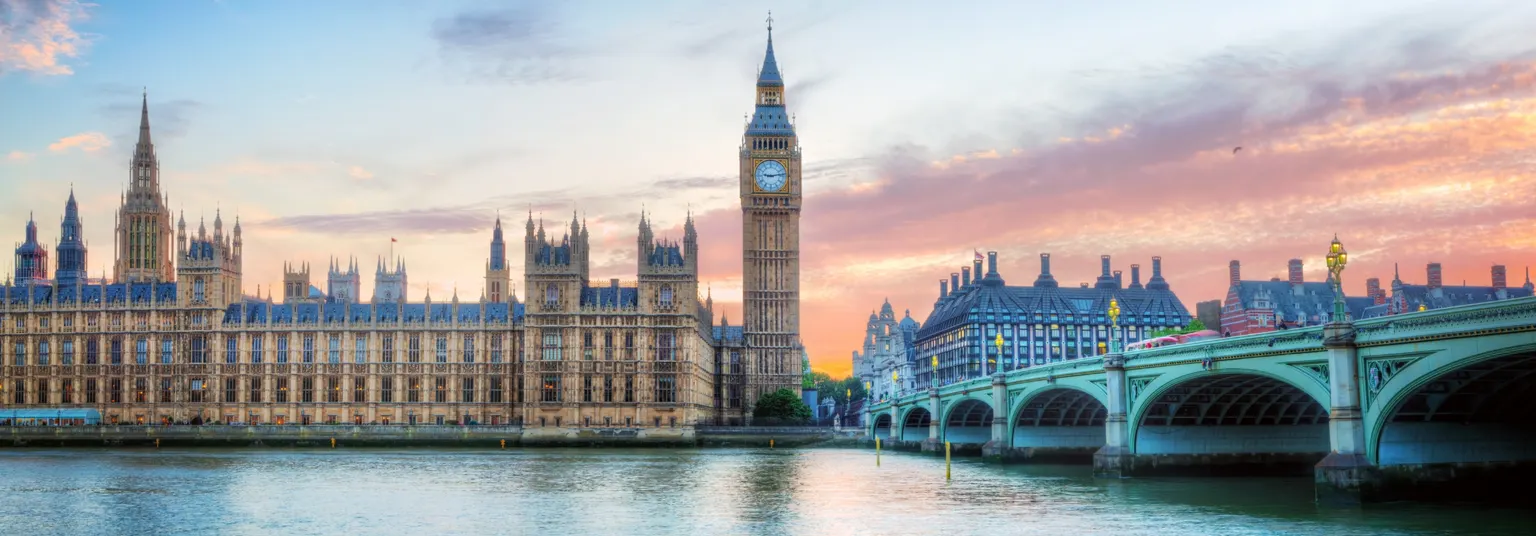 Mit dem Mietwagen durch das Vereinigte Königreich – Blick auf Big Ben und das britische Parlament in London