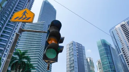 Ampel mit Fußgängerüberweg
