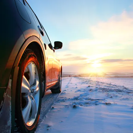 Wintersportomgeving met de huurauto