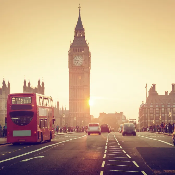 Westminster Bridge, Palace of Westminster und Big Ben in London bei Sonnenuntergang