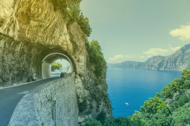 Conduire sur des routes à péage avec une voiture de location - comment cela se passe-t-il ?